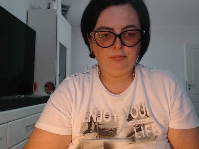 Emyllywhite online show from August 11, 11:23 am