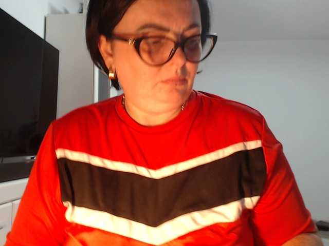 Emyllywhite online show from August 11, 7:38 pm
