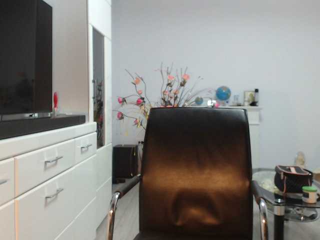 Emyllywhite online show from August 13, 10:57 pm