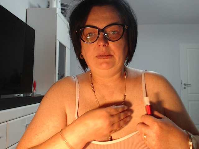 Emyllywhite online show from August 14, 3:10 am