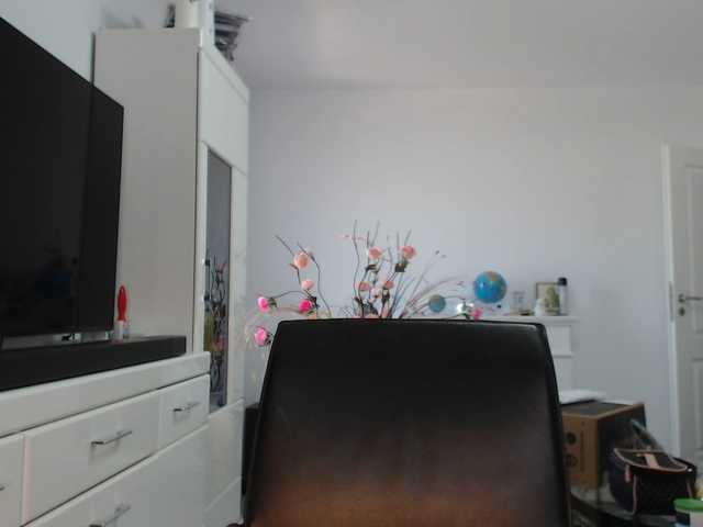 Emyllywhite online show from August 14, 12:42 pm