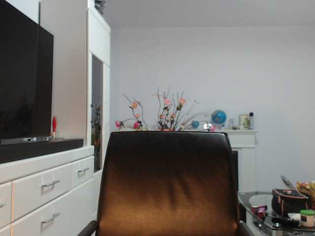 Emyllywhite online show from August 14, 9:51 pm