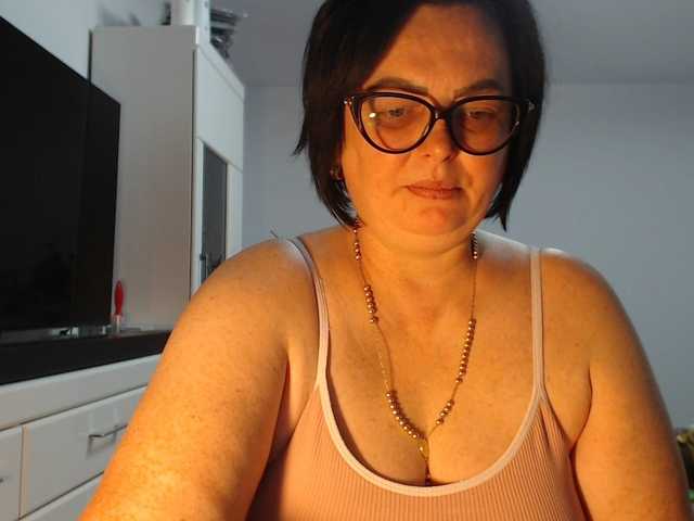 Emyllywhite online show from August 14, 10:57 pm