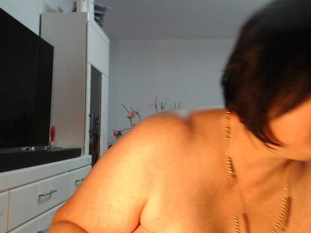 Emyllywhite online show from August 15, 12:03 am