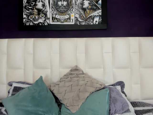 Erika-Thompson online show from August 7, 12:54 am