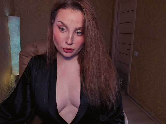 Esmeerrr online show from July 16, 11:37 pm
