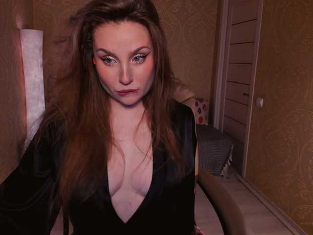 Esmeerrr online show from July 26, 11:10 pm
