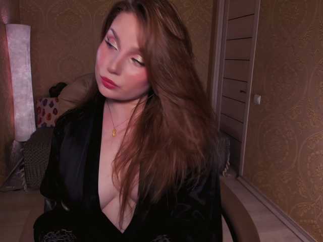 Esmeerrr online show from August 1, 12:38 am