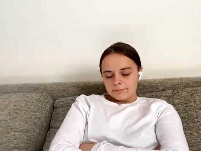 EsterGreenley online show from August 12, 1:02 pm