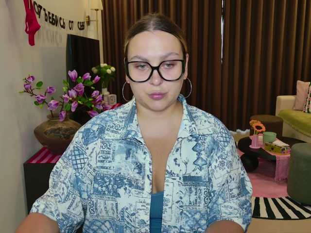 EvaPuffy online show from August 8, 5:51 am