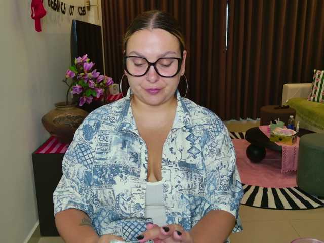 EvaPuffy online show from August 15, 5:06 pm