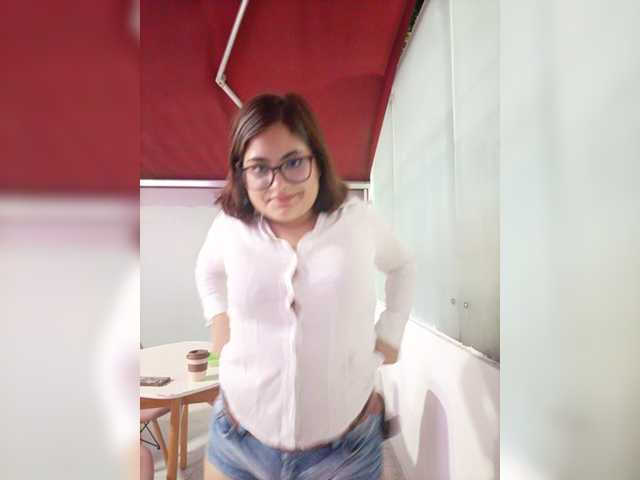 EvaSterling online show from August 8, 8:47 am