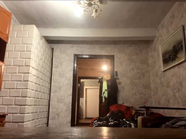 Evacrazys online show from August 4, 6:27 pm