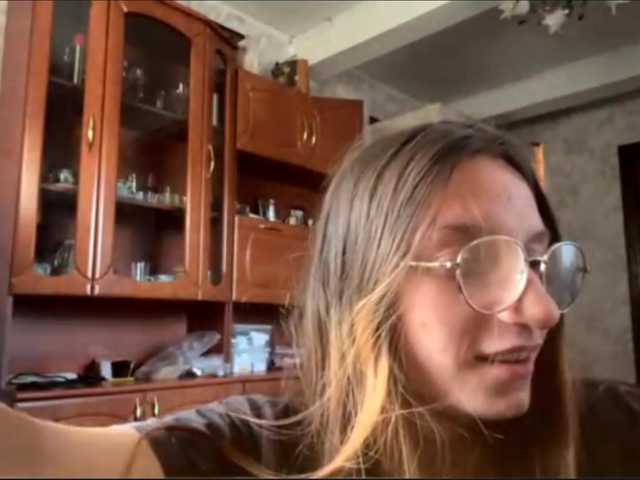 Evacrazys online show from August 9, 5:25 pm