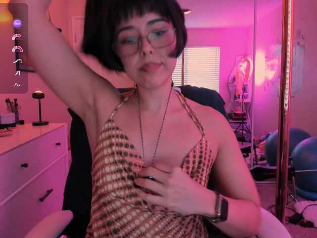EveeLuna online show from July 15, 2:34 am