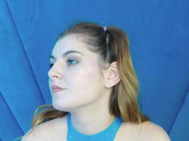 Evelisse online show from August 11, 11:12 am