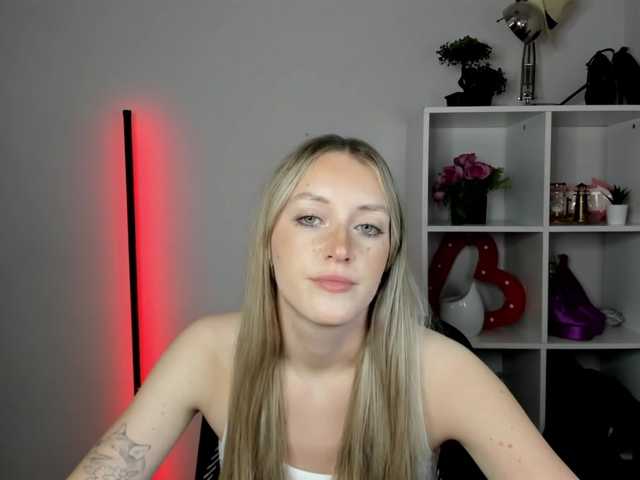 EvelynBlond26 online show from July 30, 4:25 pm