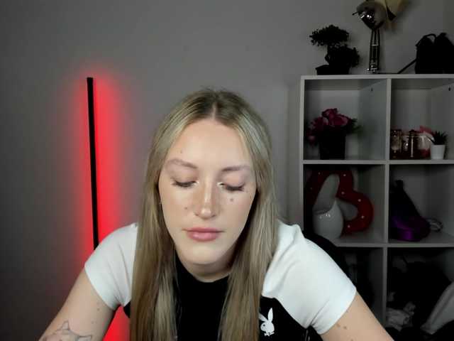 EvelynBlond26 online show from July 31, 12:55 pm