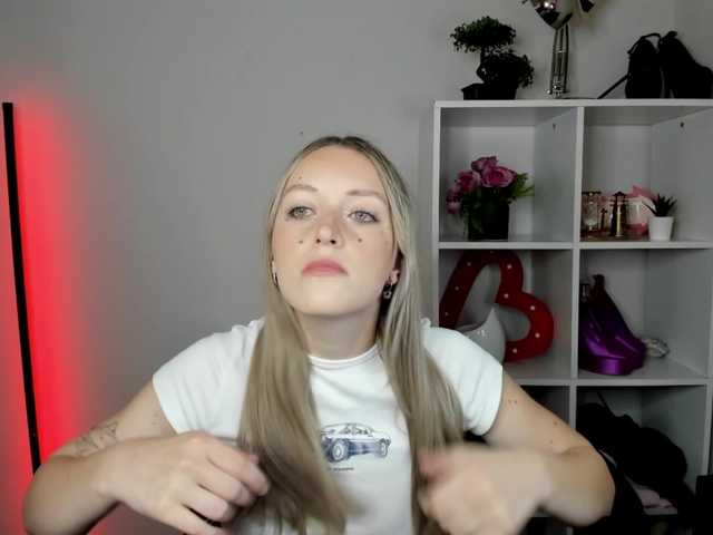 EvelynBlond26 online show from August 7, 12:38 pm