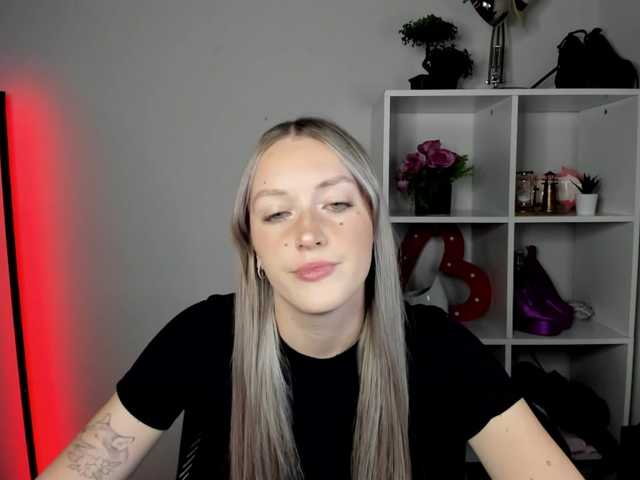 EvelynBlond26 online show from August 11, 12:29 pm