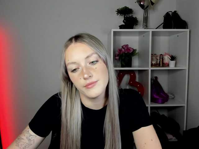 EvelynBlond26 online show from August 11, 3:03 pm