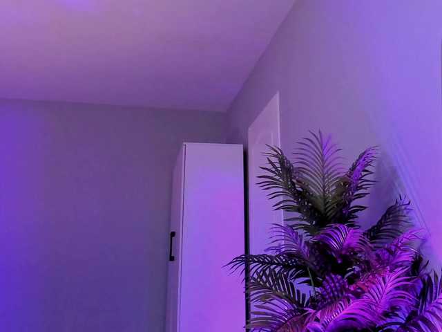 EvieBloomX online show from August 13, 2:25 am
