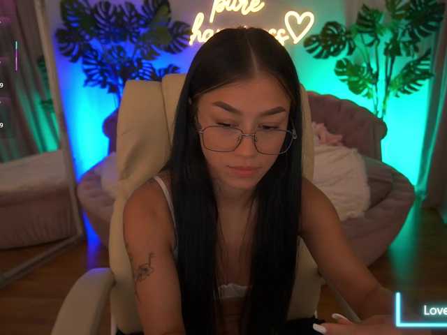 FataleNellie online show from August 18, 1:11 am