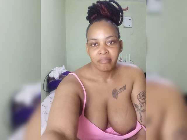 Fellafaith123 online show from August 9, 1:45 pm