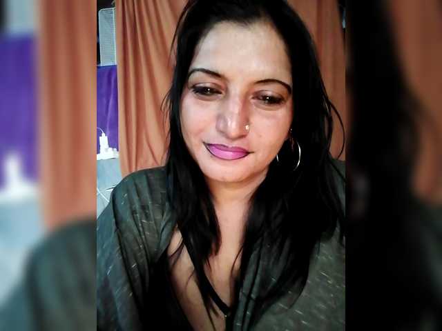 FiestyQueen online show from August 4, 7:27 am