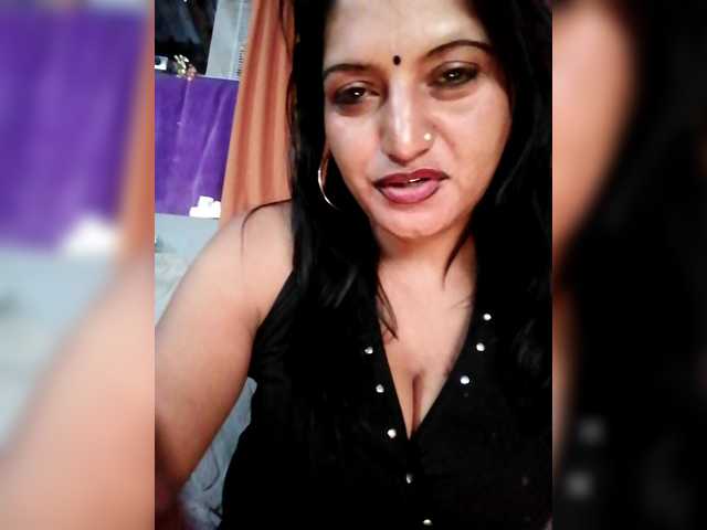 FiestyQueen online show from August 6, 7:18 am