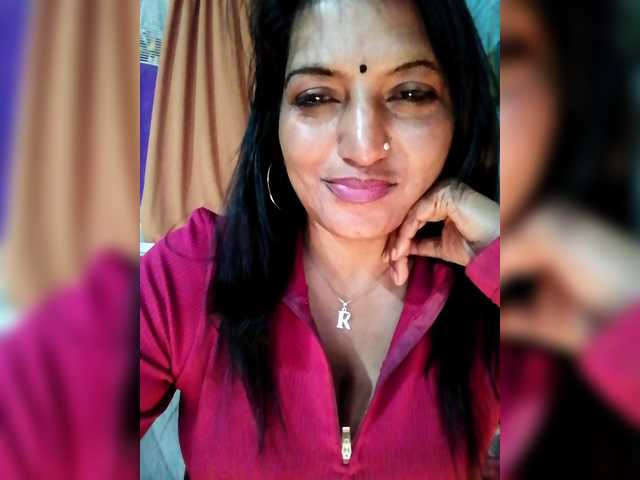 FiestyQueen online show from August 7, 12:05 pm