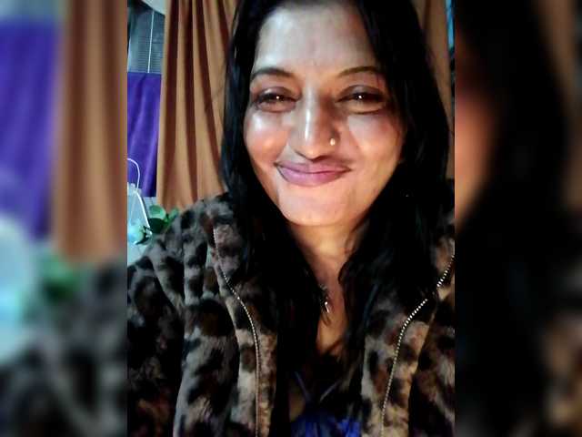 FiestyQueen online show from August 12, 9:00 am