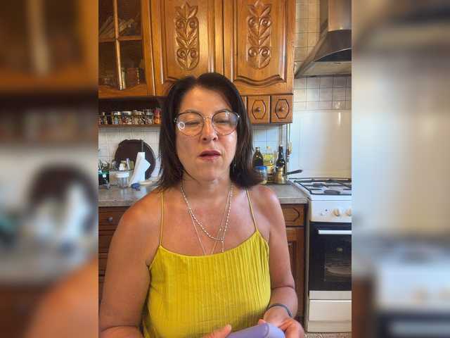 Fiona7 online show from July 31, 2:45 pm