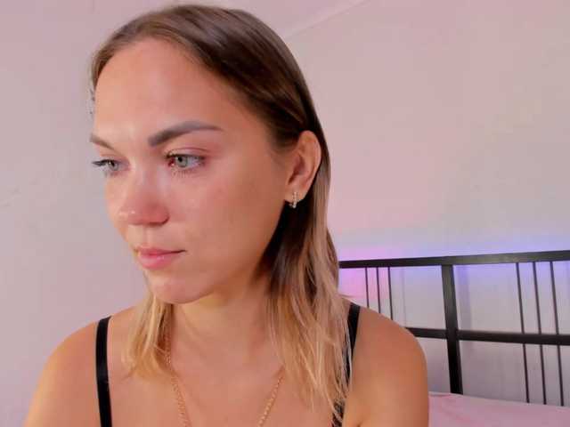 FloraAmbers online show from August 15, 4:44 pm