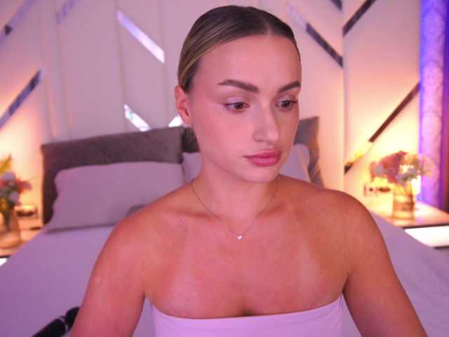 FloraGreys online show from August 13, 9:23 am