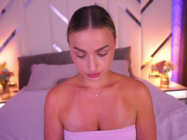 FloraGreys online show from August 13, 3:37 pm
