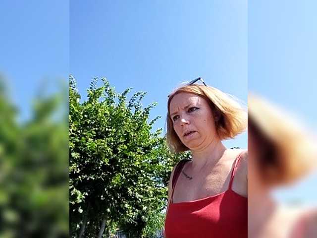 GLAMYR252 online show from August 8, 11:10 am