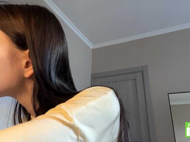 GennyValerio online show from August 15, 4:38 am