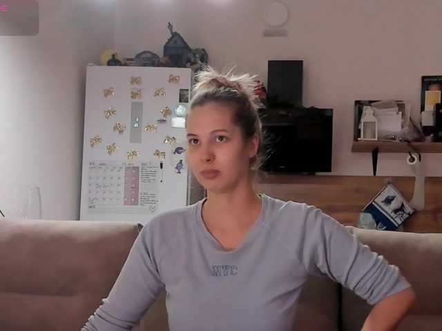 Girlalonehome online show from August 1, 5:19 pm