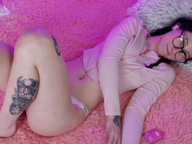 GlitchDoll online show from August 5, 1:58 am
