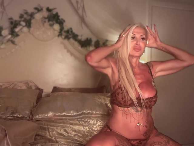 GoddessAnnaxxx online show from July 20, 8:45 pm