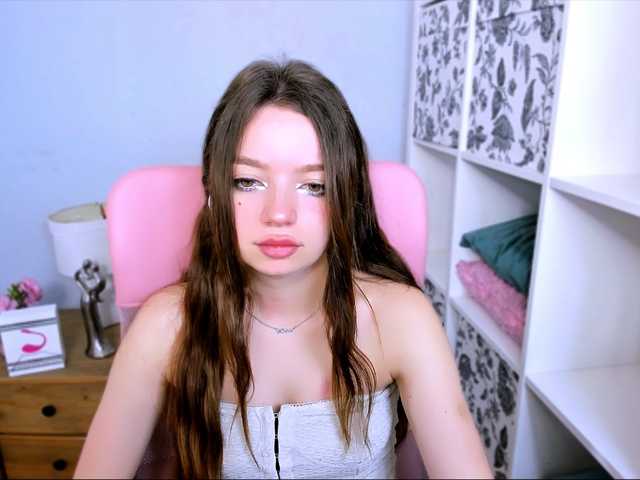 GraceLipsX online show from August 1, 5:35 am