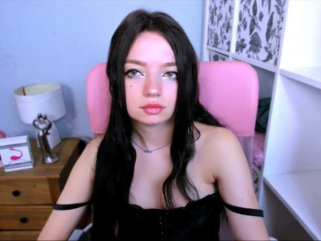 GraceLipsX online show from August 8, 6:35 am
