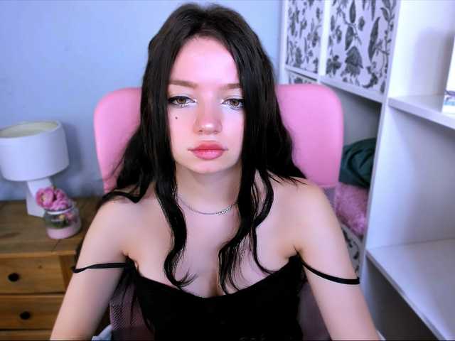 GraceLipsX online show from August 8, 7:25 pm