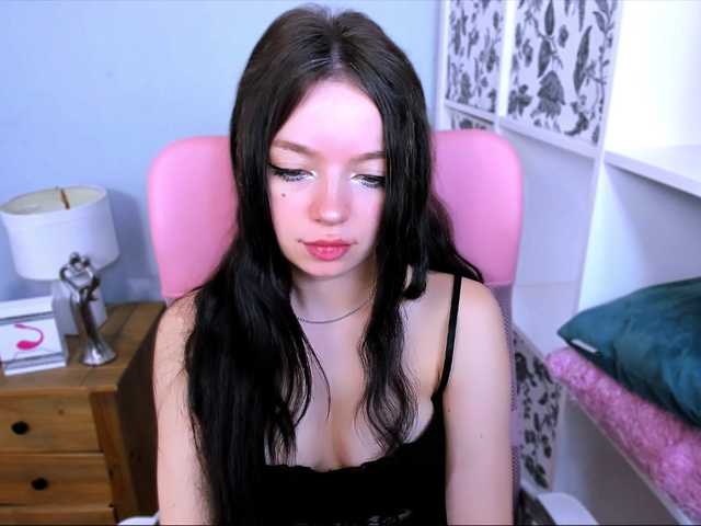 GraceLipsX online show from August 10, 8:49 am
