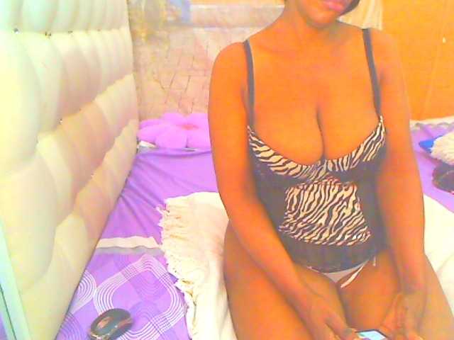 HOTLILLIE online show from August 12, 1:57 pm