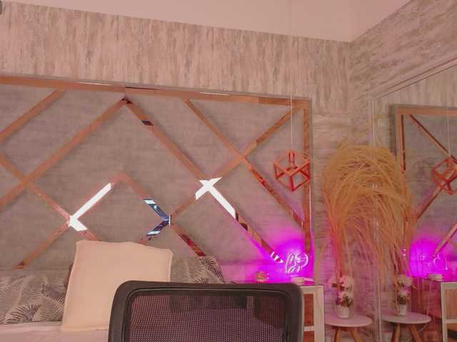 HannahPrada online show from August 5, 12:36 pm