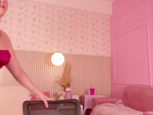 HannahPrada online show from August 14, 12:42 pm