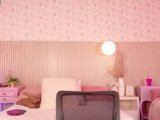 HannahPrada online show from August 14, 4:32 pm