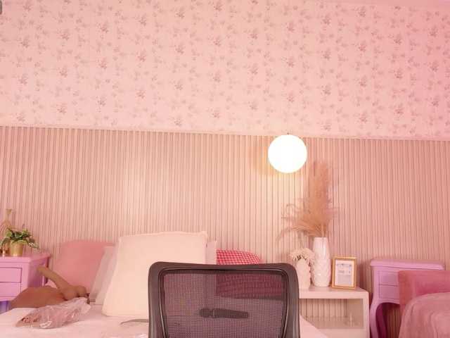 HannahPrada online show from August 15, 12:31 pm